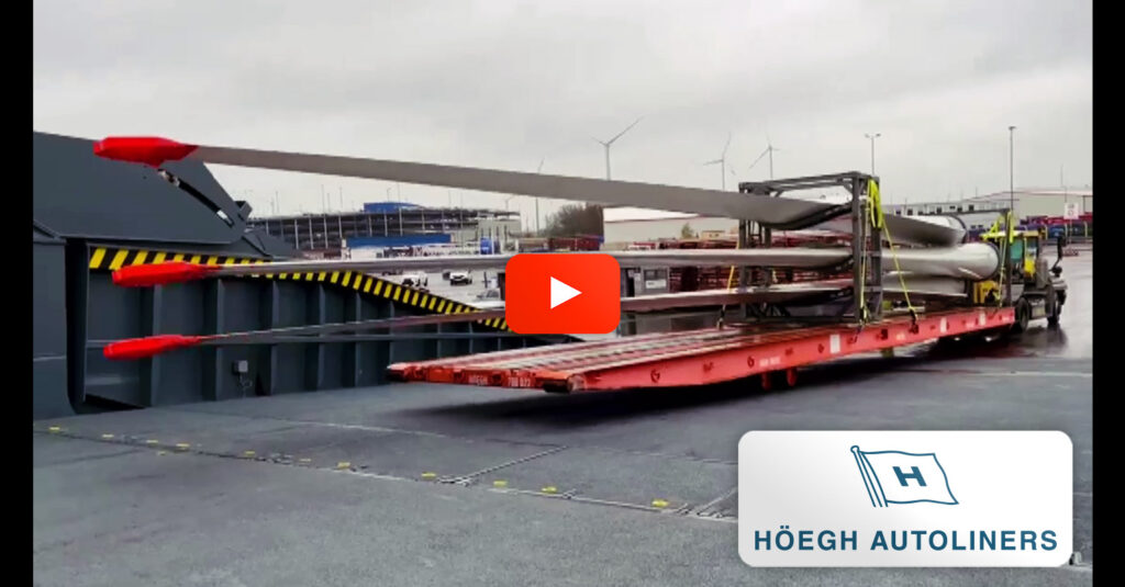 Höegh Autoliners Used their 80-foot Roll Trailers to Load 25-meter Windmill Blades in Bremerhaven Destined for Melbourne